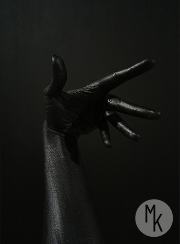 ,,Dark III,, - wpływ światłocienia i faktury.