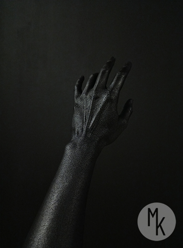 ,,Dark II,, - wpływ światłocienia i faktury.