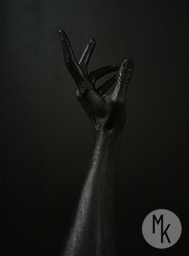 ,,Dark,, - wpływ światłocienia i faktury.